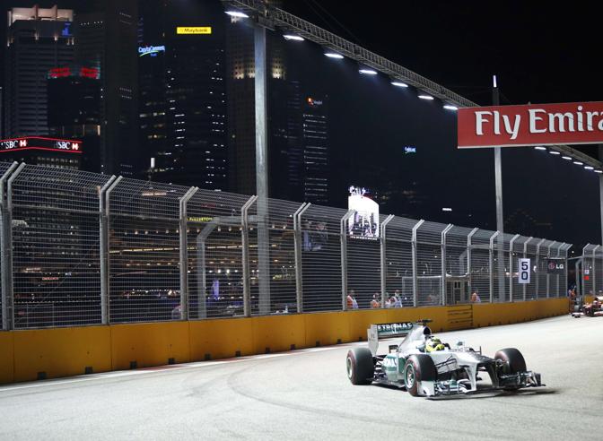 Rosberg, positivo, ma sempre alle spalle di  Vettel. Reuters